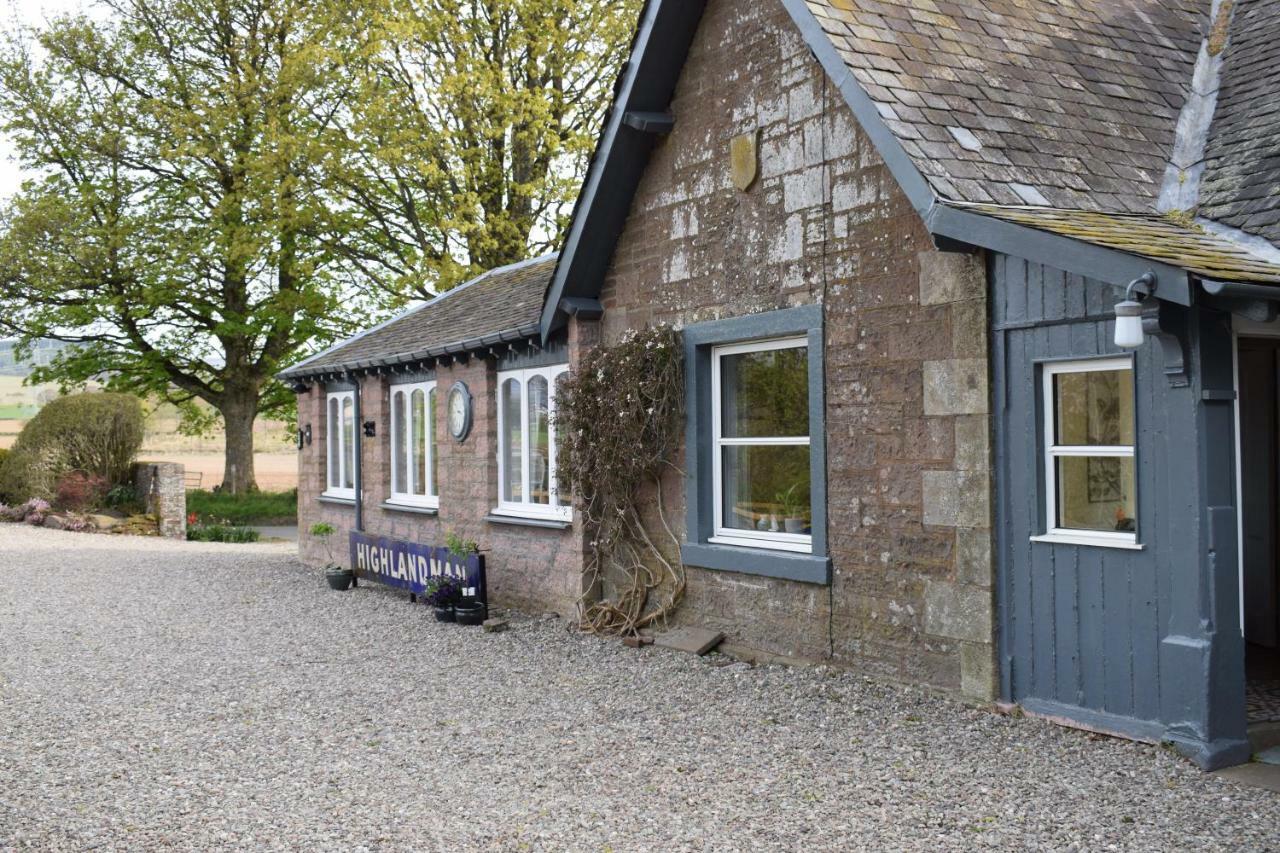 The Highlandman Station Bed & Breakfast Crieff Exterior photo